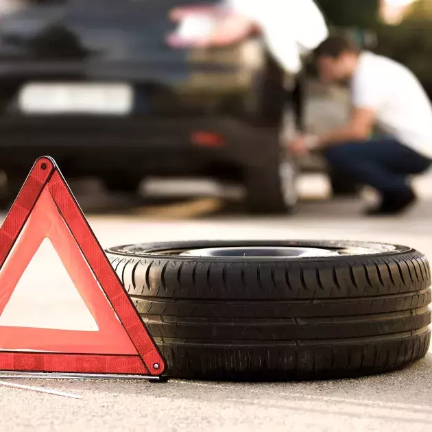 warning triangle change tyre