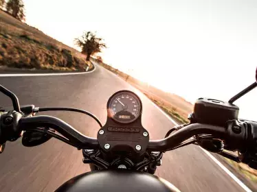 motorfiets op de weg veiligheidsregels